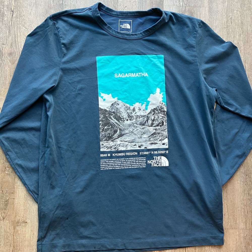 Large North Face long sleeve